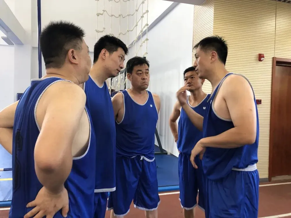 如何制定篮球训练计划以促进球员发展_0